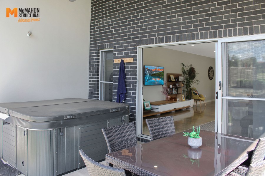 Townhouses Unit B Coolibah Drive, Inverell NSW - Multi Award Winning Home