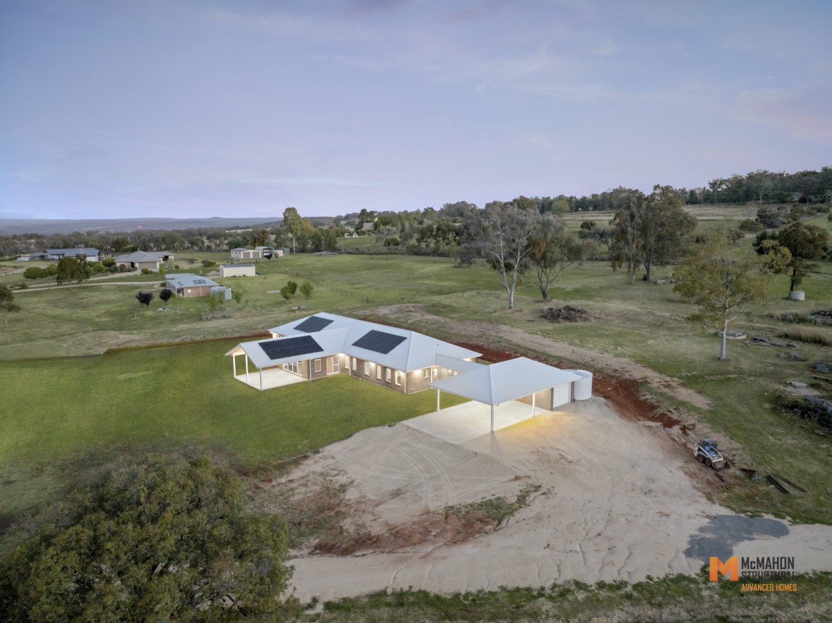 Roscrea Lane, Inverell NSW 